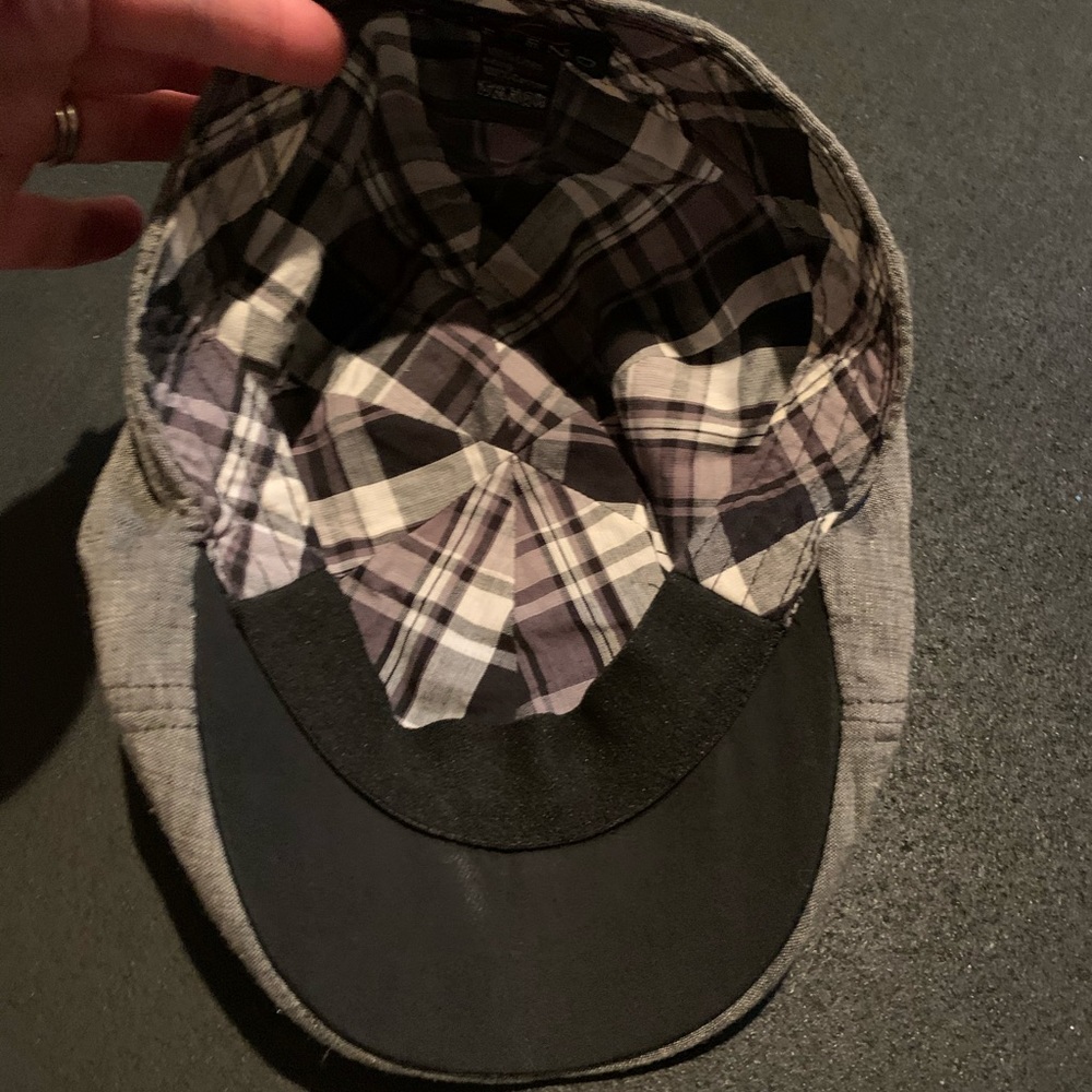 EUC boys paperboy flat hat, 100% linen, grey